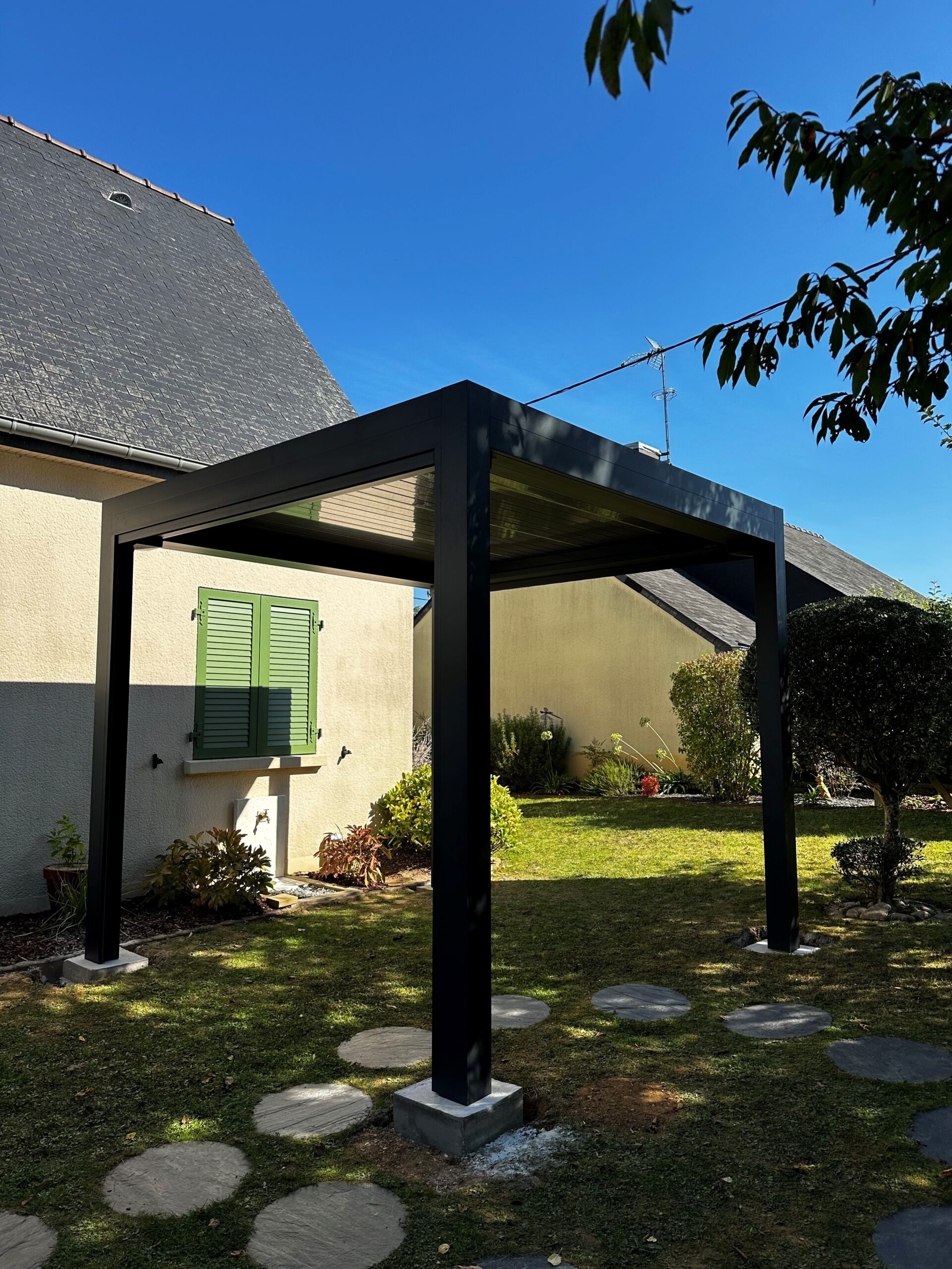 Baie Ouest Menuiserie Interieure Rennes PERGOLAS BIO CLIMATIQUE 5
