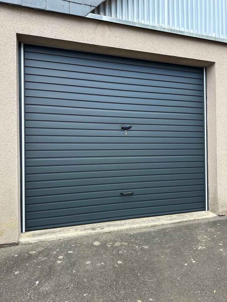 Baie Ouest Menuiserie Interieure Rennes PORTE DE GARAGE BAIE OUEST 1