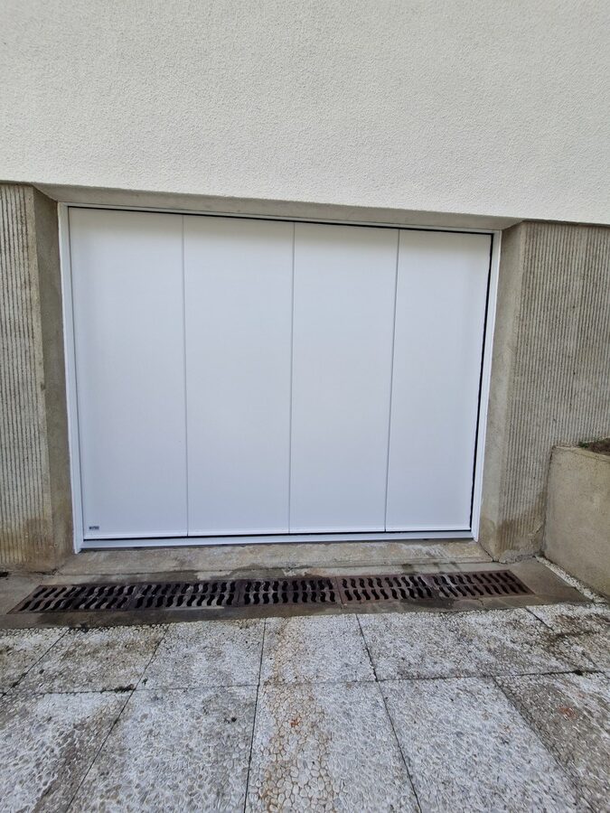 Baie Ouest Menuiserie Interieure Rennes PORTE DE GARAGE EXT BAIE OUEST 20241017 154414