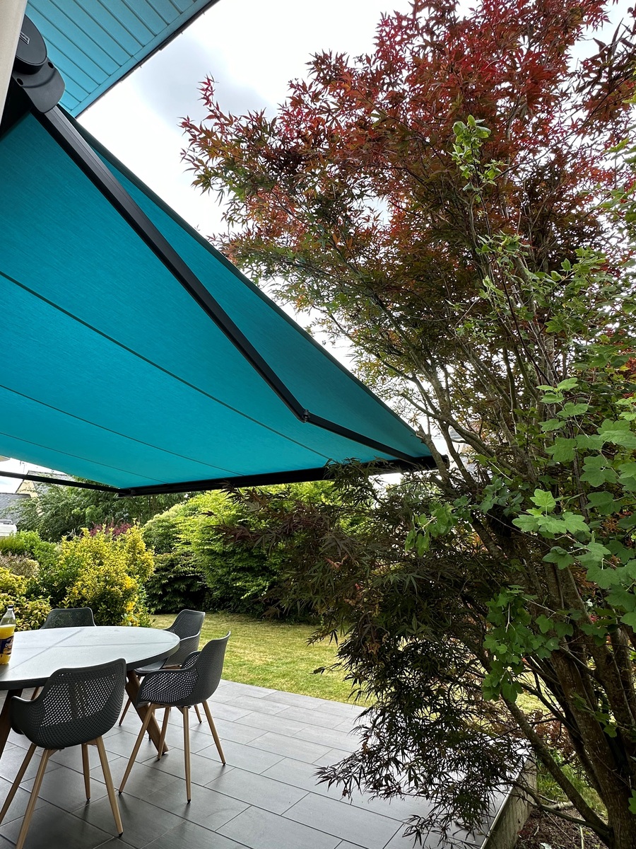 Baie Ouest Menuiserie Interieure Rennes STORE BANNE VOGUE BAIE OUEST BLEU 2