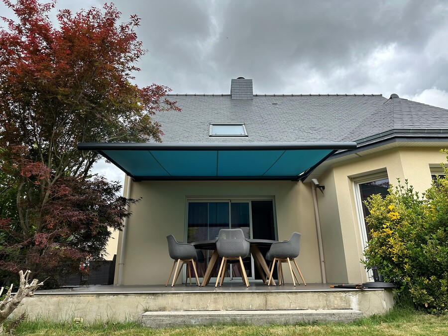 Baie Ouest Menuiserie Interieure Rennes STORE BANNE VOGUE BAIE OUEST BLEU