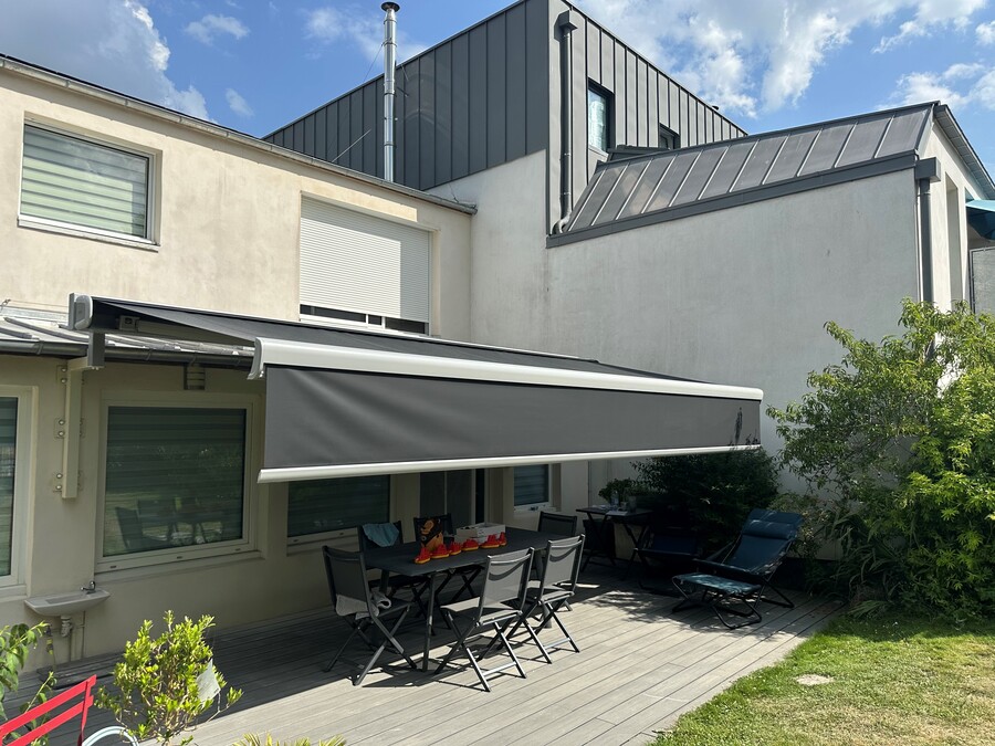 Baie Ouest Menuiserie Interieure Rennes STORE BANNE VOGUE ET STRUCTURE ACIER BAIE OUEST 2