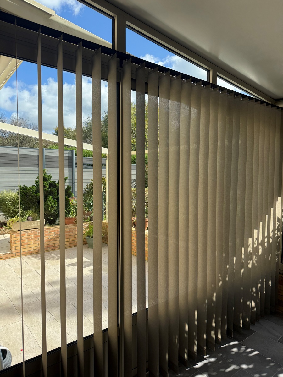 Baie Ouest Menuiserie Interieure Rennes STORE INTERIEUR BV BAIE OUEST 1