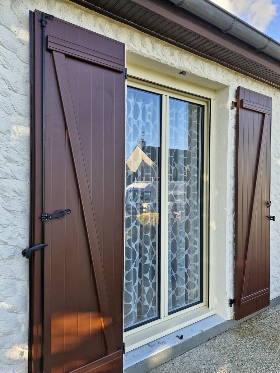 Baie Ouest Menuiserie Interieure Rennes VOLETS BATTANTS BAIE OUEST 20241001 182228